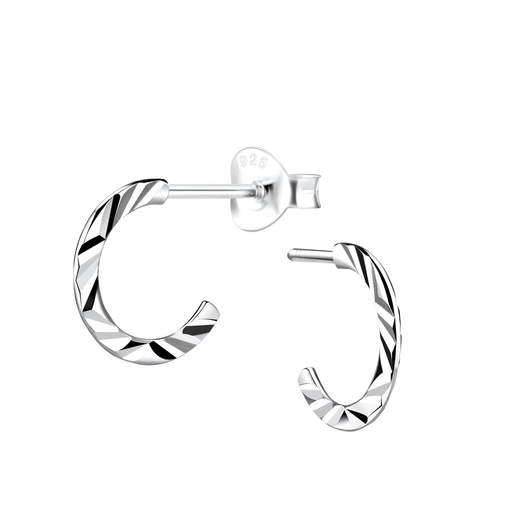 Puces d'oreilles demi-créole en argent avec taille diamant