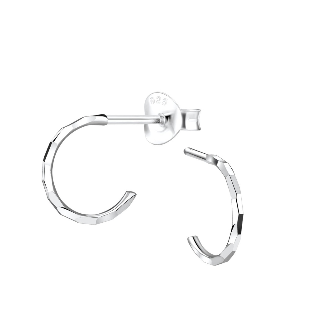 Puces d'oreilles demi-créole en argent avec taille diamant