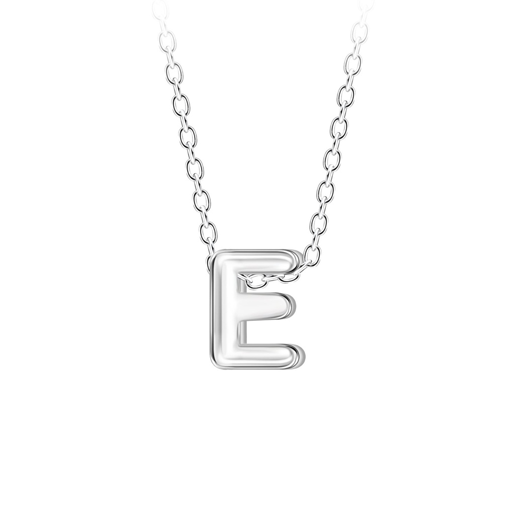 Collier de perles lettre E en argent